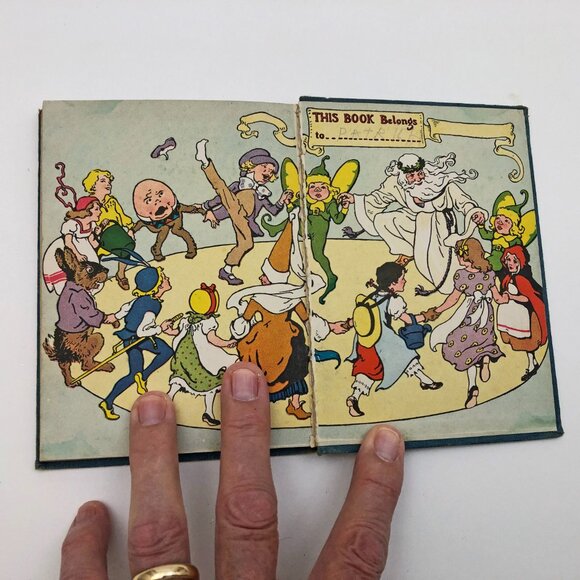 Peter Rabbit's Birthday Wee Books for Wee Folks Almond HB 28 Illustrations - Picture 11 of 11